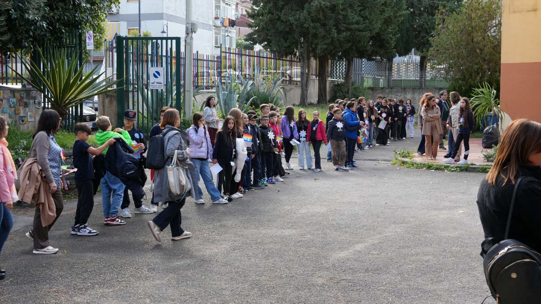 Abbracciamo la scuola...e la Pace